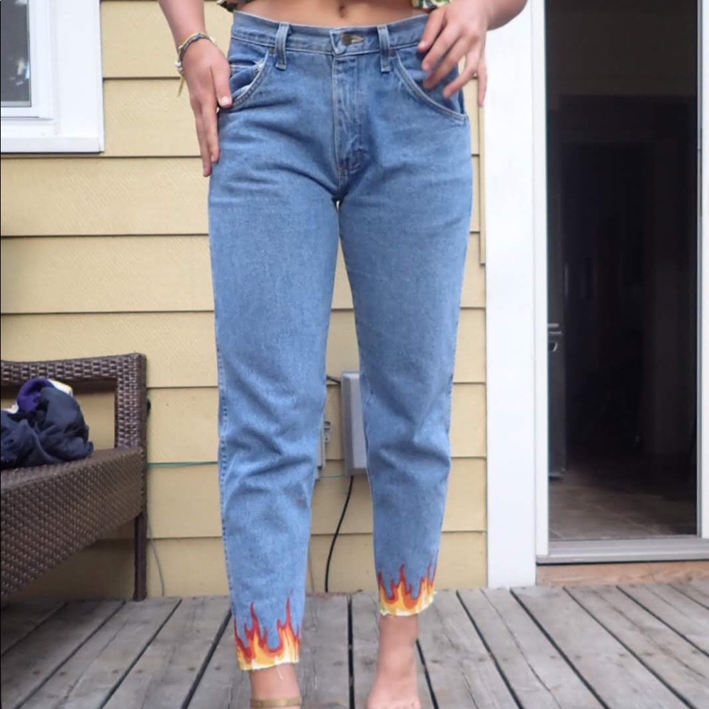 Hand painted fire mom jeans - Picture 6 of 7